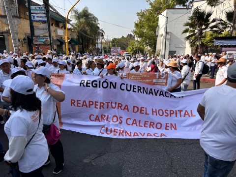 Sindicalizados y agrupaciones participaron en la movilización por el primero de mayo en Cuernavaca en diferentes contingentes. 