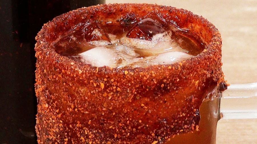 Cómo preparar pasta de chamoy perfecta para escarchar tus micheladas