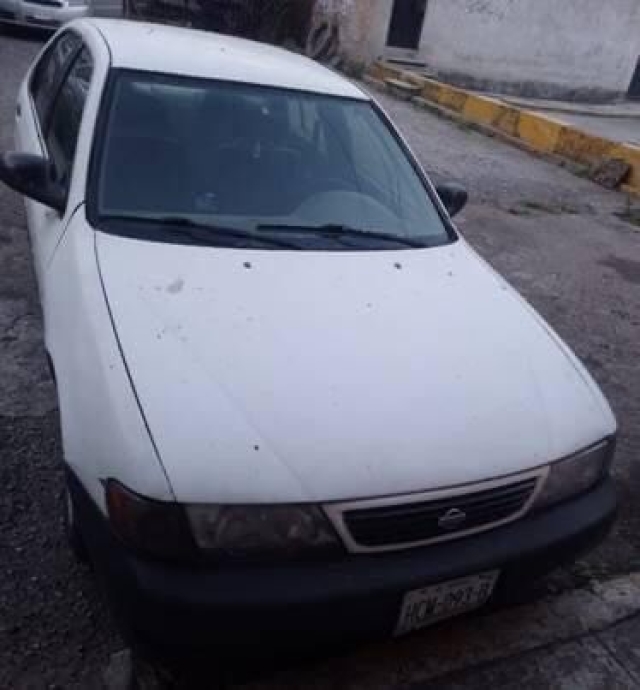Hallan un auto abandonado en la colonia Tulipanes