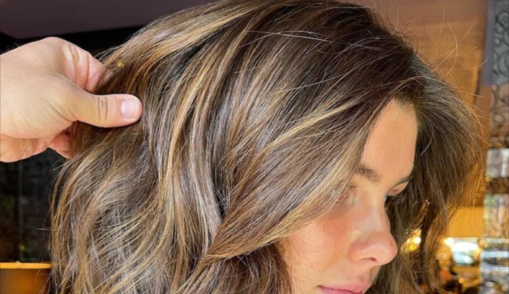 Mechas melting: la técnica de coloración que rejuvenece y disimula canas