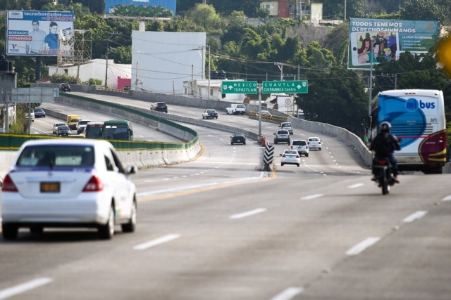 Se impacta motocicleta contra un auto