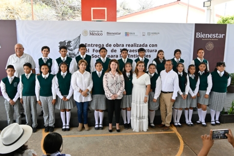 Entrega Margarita González Saravia obra de infraestructura educativa en Zacatepec