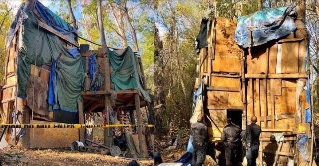 Construcción de un refugio desarrollado por una persona en situación de calle.