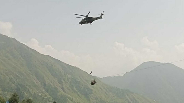 Ocho personas quedan atrapadas en un teleférico al norte de Pakistán