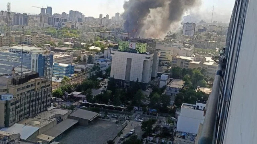Bombardeos israelíes impactan Defensa iraní y sede de la Media Luna Roja