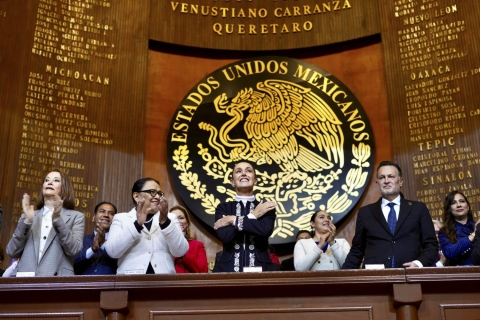 En aniversario de la Constituci&oacute;n, Sheinbaum asegura que M&eacute;xico no se doblega