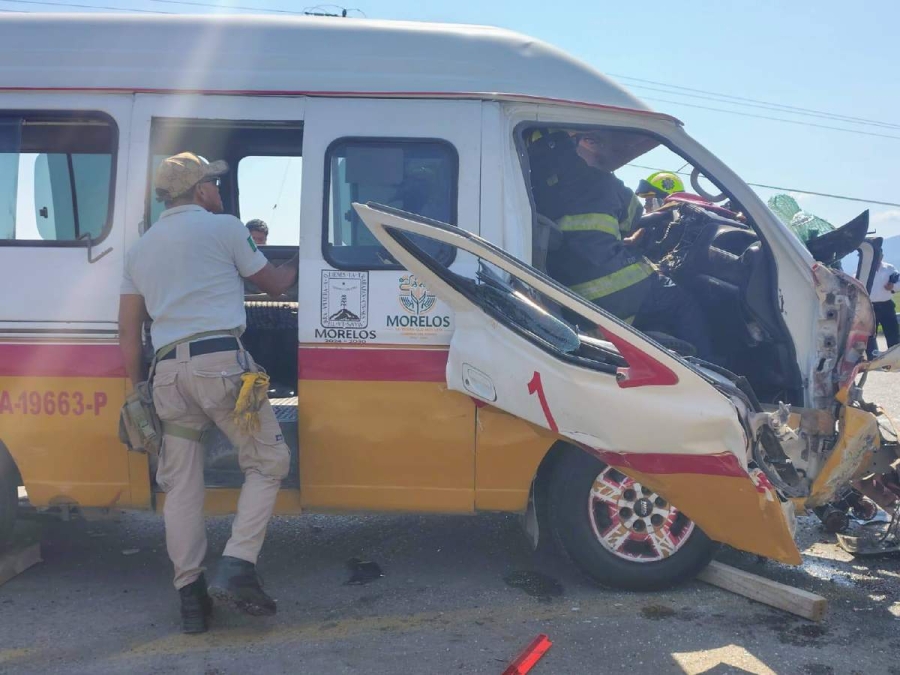 Según testigos, el accidente habría sido provocado por un tercer vehículo que iba a exceso de velocidad.