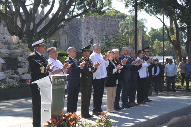 Encabeza gobernadora Margarita Gonz&aacute;lez Saravia abanderamiento de escoltas en conmemoraci&oacute;n del D&iacute;a de la Bandera