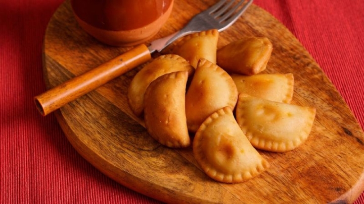 ¿Qué hacer de desayunar? Prepara estas rápidas y fáciles mini empanadas de carne