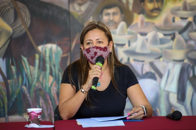 Alejandra Flores Espinoza, diputada local.