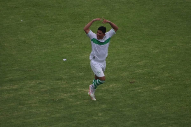 Alberto Ch&aacute;vez Castaleda fue la figura de los Ca&ntilde;eros al marcar los dos tantos del equipo.