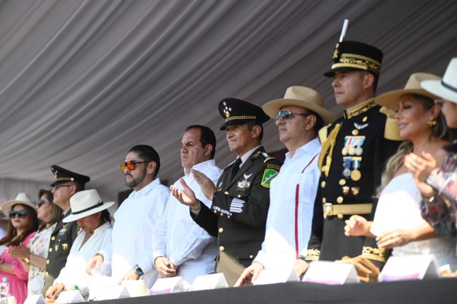 Preside Cuauhtémoc Blanco desfile cívico militar por el CCXI Aniversario del Rompimiento del Sitio de Cuautla