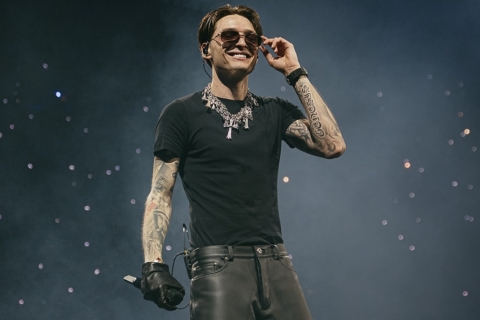 Peso Pluma alza la voz por los migrantes tras redadas en Los Ángeles