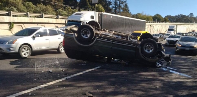 Accidente vehicular en la carretera México-Toluca provoca caos vial