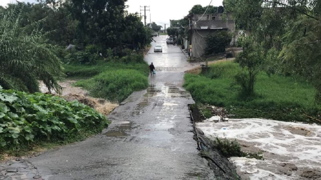 Pobladores de Cuautlixco temen que el vado colapse.