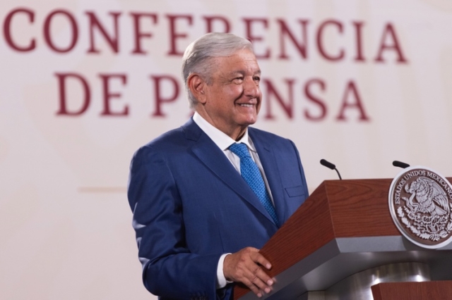 Llama AMLO a las &#039;corcholatas&#039; a no contratar publicidad en espectaculares