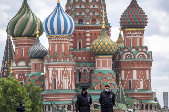 Rusia impone toque de queda.