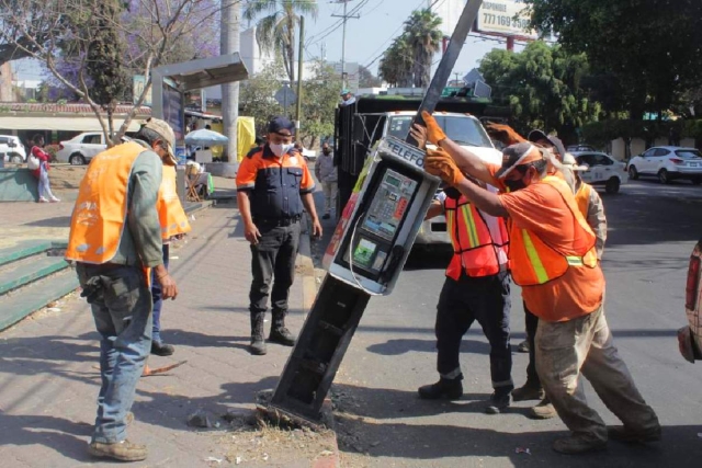 Retiran de calles casetas telefónicas inservibles