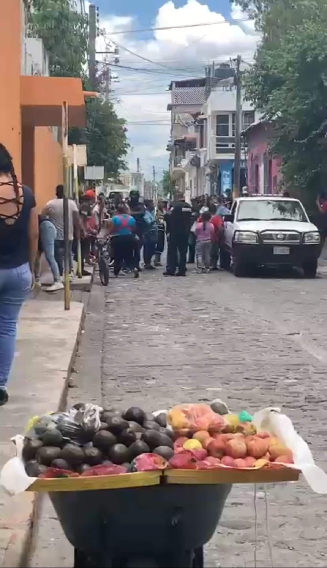 Varios de los vendedores ambulantes cuentan con local, pero sólo lo utilizan de bodega.