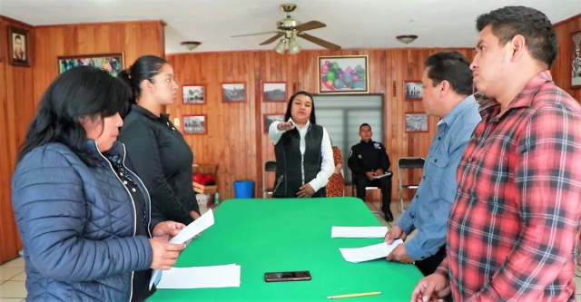 Los nuevos funcionarios tomaron protesta al cargo y lo ocuparon de inmediato.