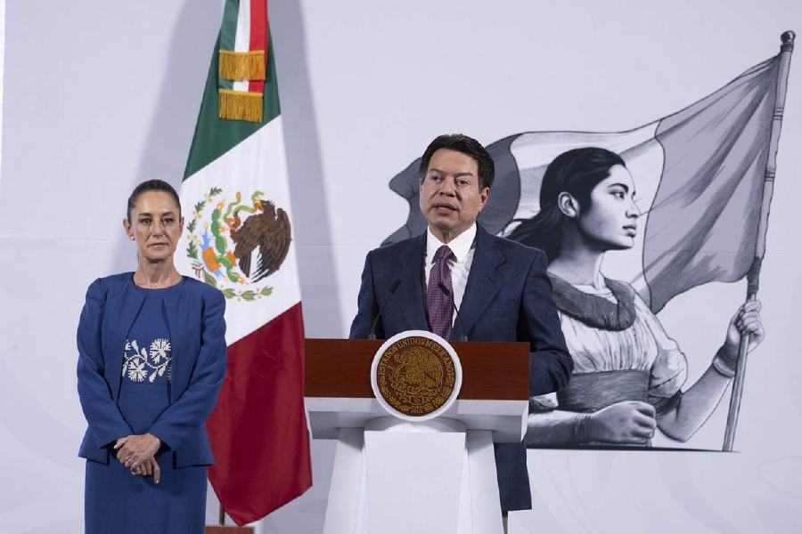 La jefa del Ejecutivo federal y el secretario de Educación Pública, Mario Delgado, anunciaron la construcción de 18 preparatorias, la ampliación de 33 planteles y la reconversión de 35 secundarias a bachilleratos; estas acciones generarán espacio para 38 mil 700 nuevos estudiantes.