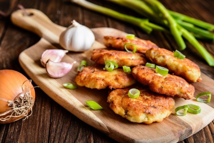 Cena fácil: tortitas de queso, prepáralas con solo 5 ingredientes