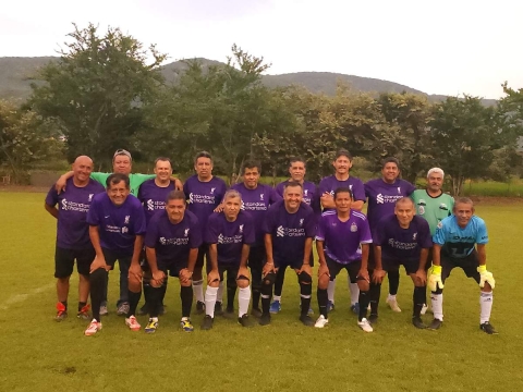 Con contundente marcador, el Liverpool se impuso en la Jornada 26 de la Liga de Veteranos Futbol Premier Siglo XXI.