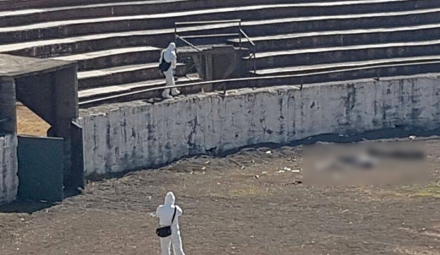 Lo tiraron en el corral de toros