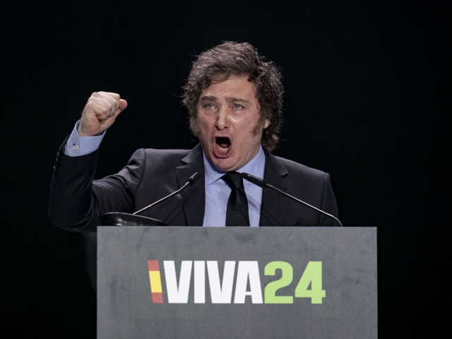 Milei llama corrupta a esposa de Pedro Sánchez; España exige disculpa