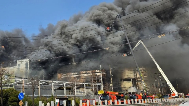 Explosi&oacute;n e incendio en f&aacute;brica de Corea del Sur deja al menos 14 muertos