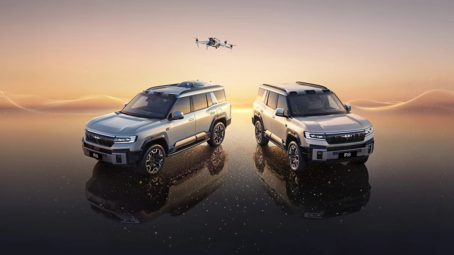 BYD lanza un coche con un dron integrado, al estilo James Bond