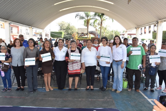 Alcaldesa Juanita Ocampo encabeza entrega de créditos &#039;Finabien&#039; en Temixco