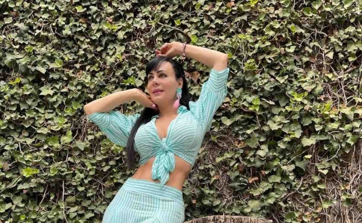 Maribel Guardia luce cuerpo 90-60-90 en alberca impacta con su belleza