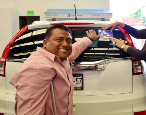 Aunque el acuerdo se firmó desde abril, apenas ayer Tlaltizapán pudo entregar las calcomanías para la población con discapacidad que las solicitó y que se respetarán en los cuatro municipios.