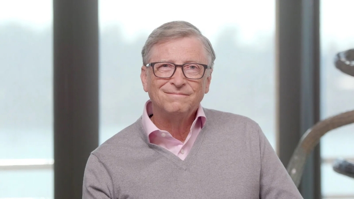 Bill Gates Predice que los Vehículos Autónomos Transformarán la Movilidad Urbana