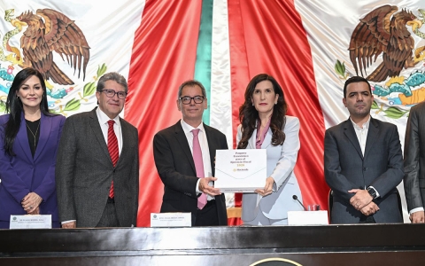 Hacienda entrega Paquete Económico 2026 al Congreso