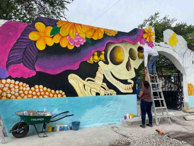 Esperan que el mural esté terminado antes de los próximos Días de Muertos.