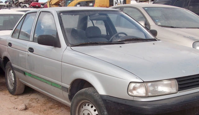 Abandonan un automóvil en Puente de Ixtla