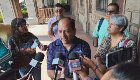 Los profesores solicitan la intervención del Ejecutivo estatal para que se regularice su situación.