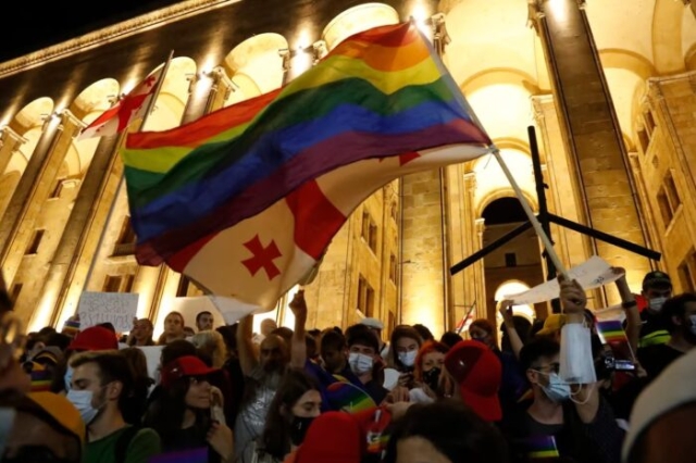 Parlamento de Georgia aprueba ley que limita derechos LGTBI