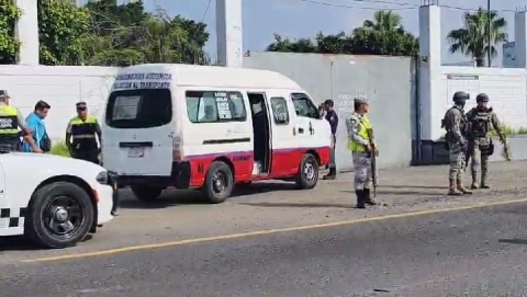La víctima conducía la combi cuando fue atacada.