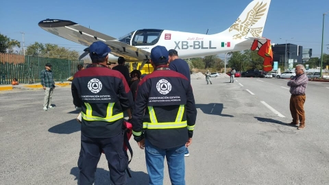 Trasladan aeronave para su exhibici&oacute;n en Centro de Convenciones Morelos