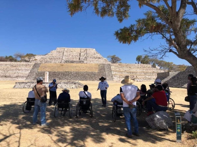 Los asistentes realizaron un recorrido guiado por la zona.