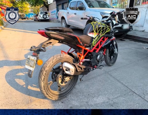 Las motos en las que presuntamente pretendían huir dos de los detenidos.