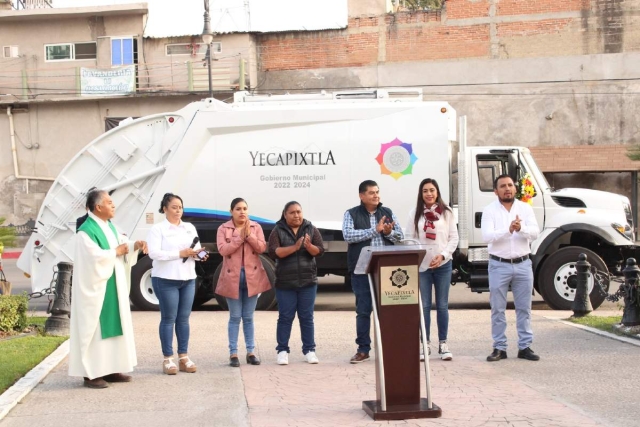 El nuevo camión fue entregado al Departamento de Servicios Públicos.