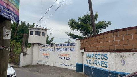 Los delincuentes llegaron al restaurante a bordo de dos motocicletas.