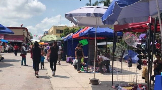 El sector empresarial se queja por la competencia desleal del comercio ambulante en el Centro de Cuautla. 