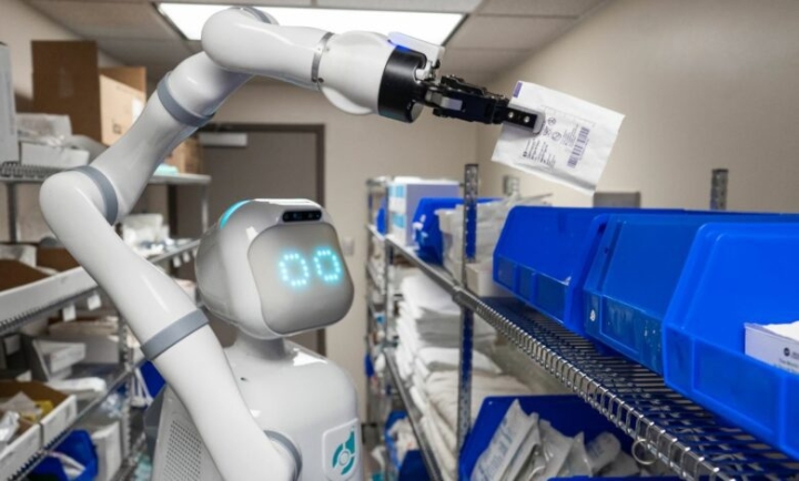 Robots ahora son los nuevos integrantes del personal médico en Chicago, Illinois
