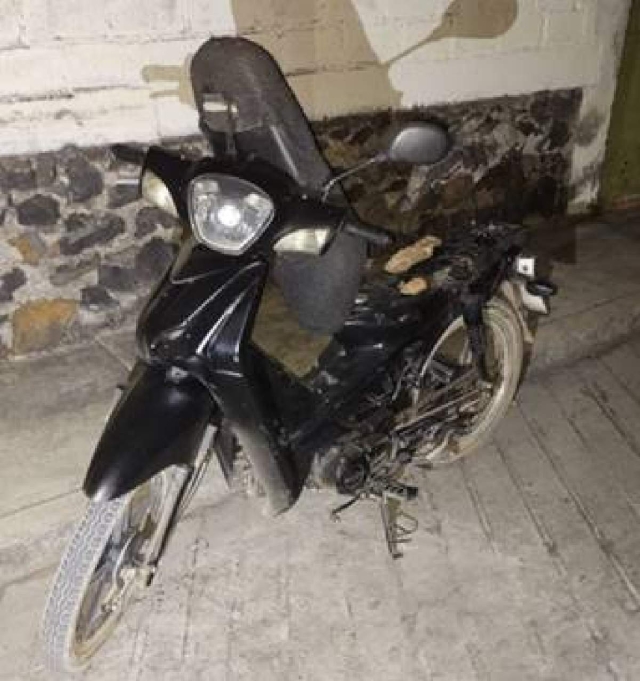 Ambas motocicletas fueron abandonadas en la vía pública.