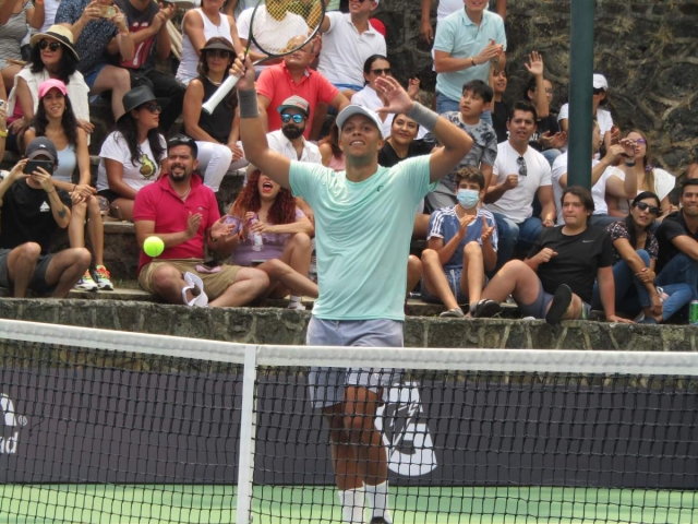 Jay Clarke venció 6/1, 4/6 y 7/6 al español Adrián Menéndez, en la final de singles, que duró dos horas con 45 minutos.